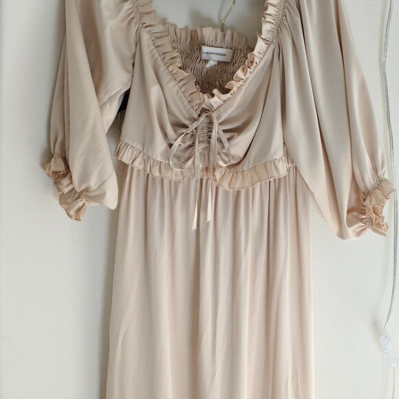 OVERTHESEA Off-Shoulder Crop Top and Maxi Skirt Beige Set - Picture 10 of 11